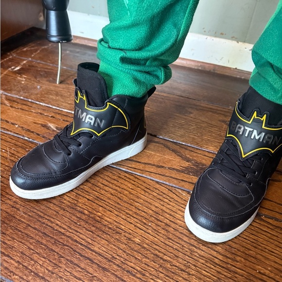 H&M Batman Black High Top Sneakers with Velcro Closure - Picture 11 of 13